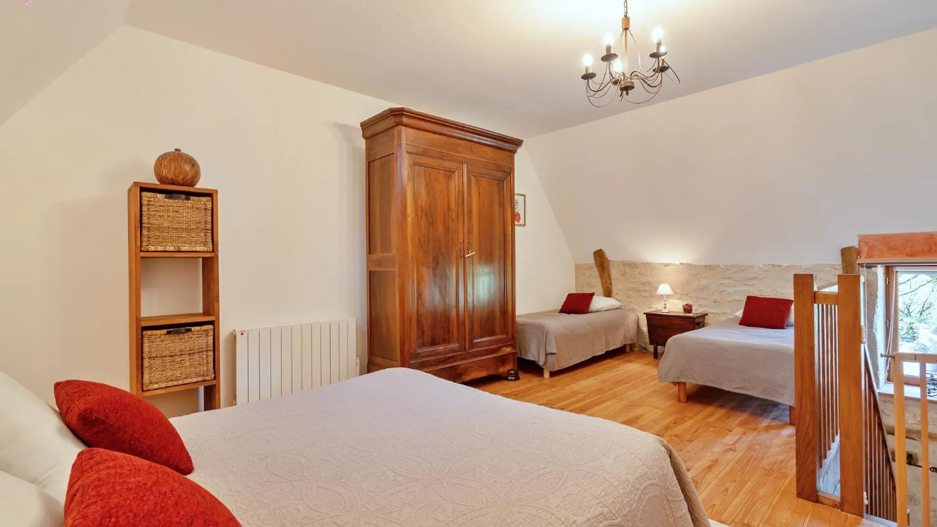 Chambres Et Jardin De Pierres Espedaillac 3*,