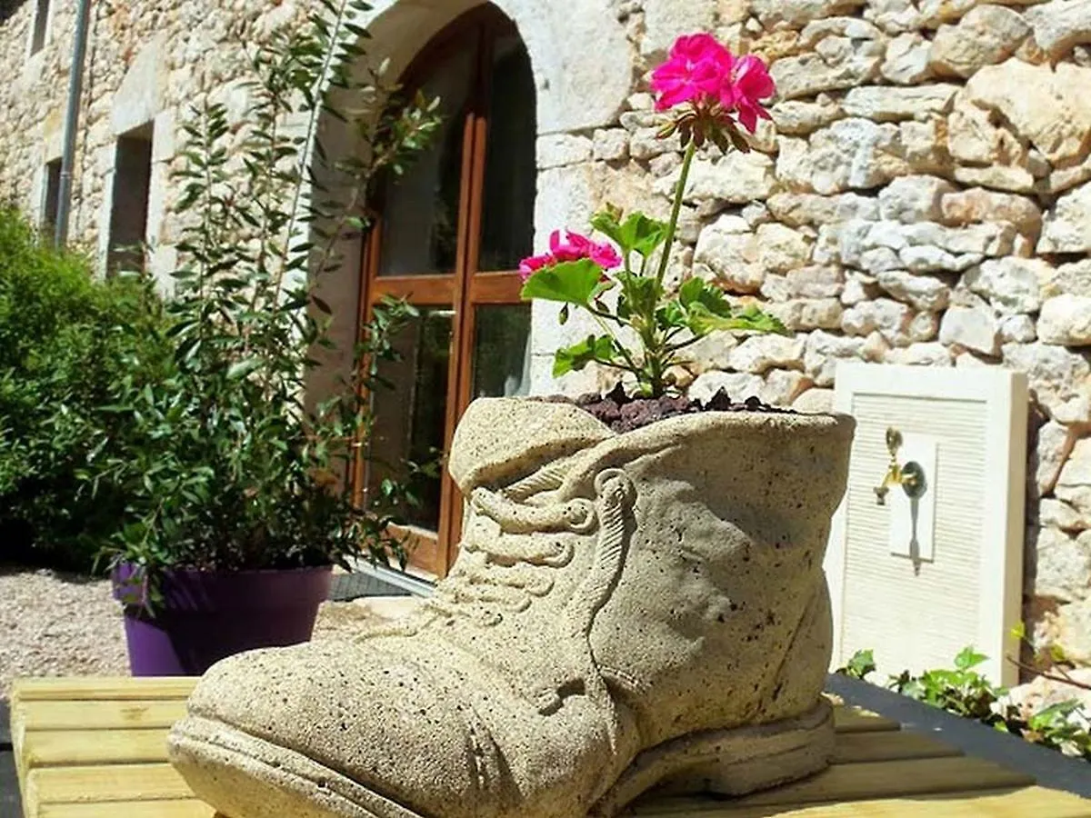 Bed & Breakfast Chambres Et Jardin De Pierres Espedaillac