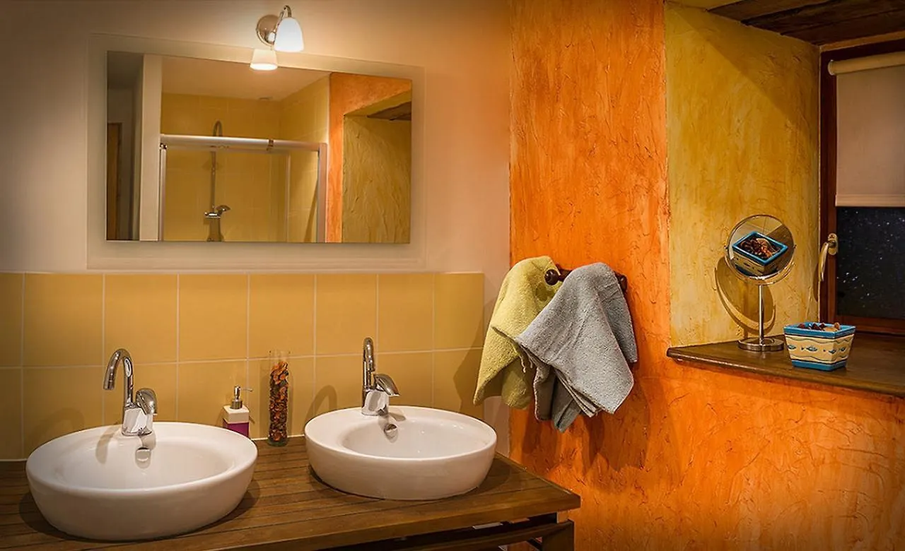 Bed & Breakfast Chambres Et Jardin De Pierres Espedaillac